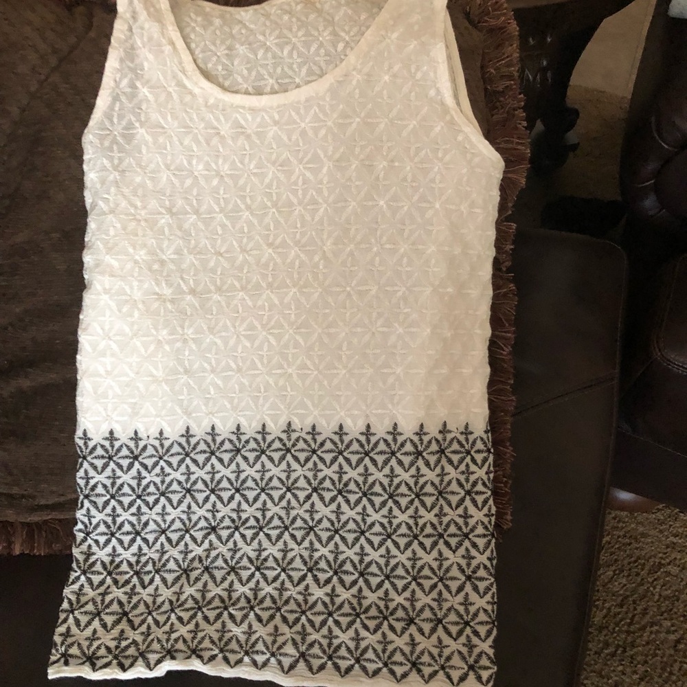 Gorgeous shirt. work/play dress up jeans/leggings